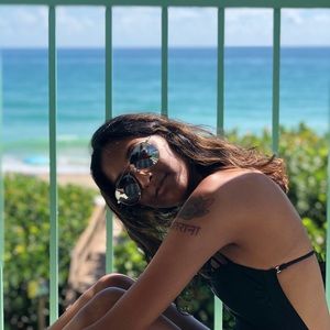 Meet your Posher, Reana